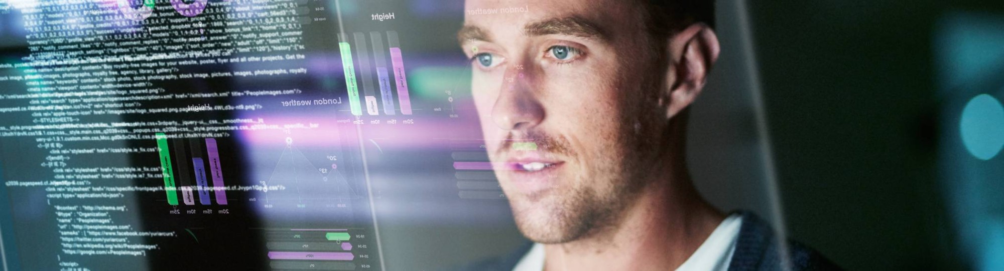 Man kijkt naar data
