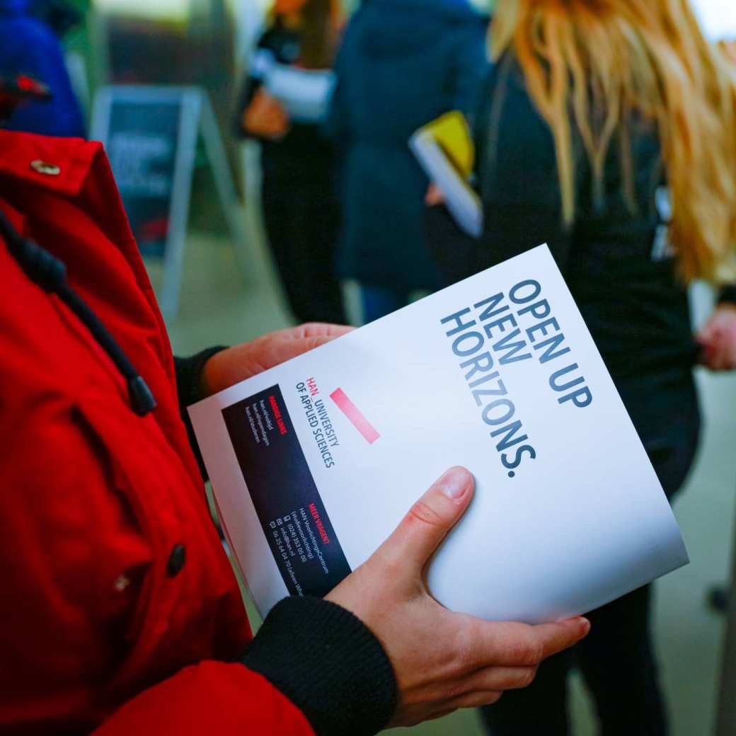 Een foto van een publicatie van het lectoraat Onbegrepen gedrag, Zorg en Samenleving.