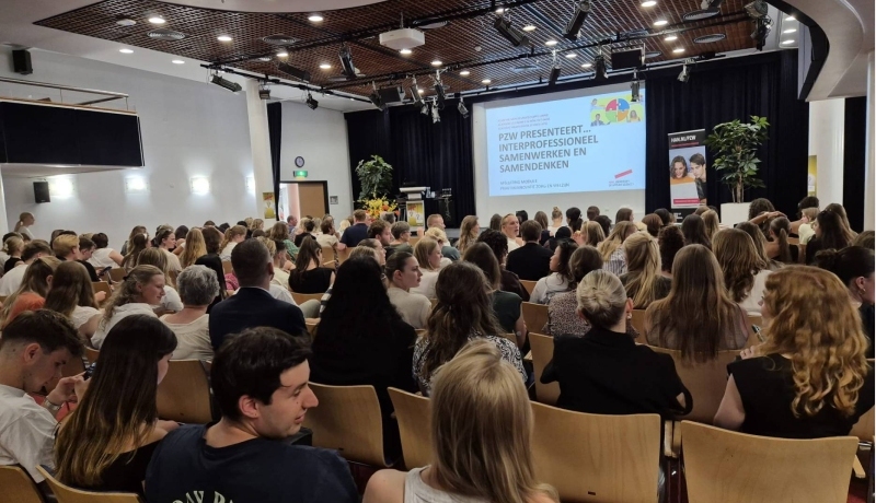 Overzichtsfoto deelnemers tijdens symposium PZW presenteert