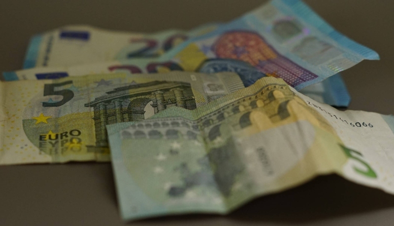 Armoede in beeld. Geld biljetten