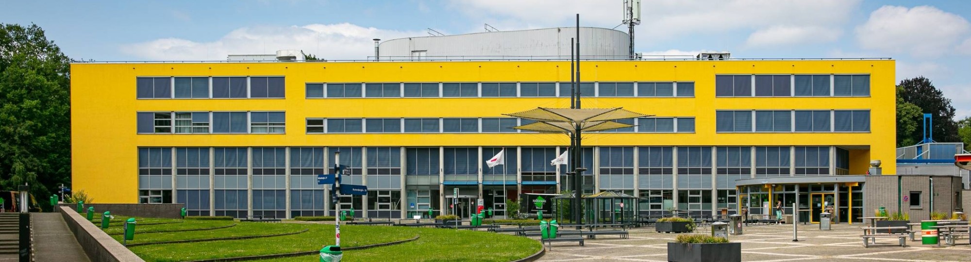 Arnhem, gebouw, Ruitenberglaan 29, vooraanzicht, geel, Automotive