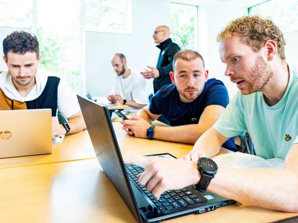 2 studenten in gesprek ALO deeltijd