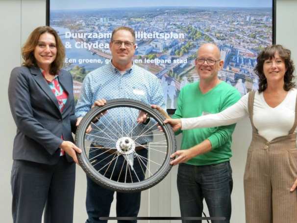 Nermina Kundic, Gerrit Averesch, Hans Schreuder, Monique Verhoef op symposium Kenniscentrum Fiets van de HAN