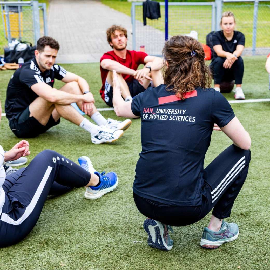 studenten alo deeltijd op sportveld Papendal