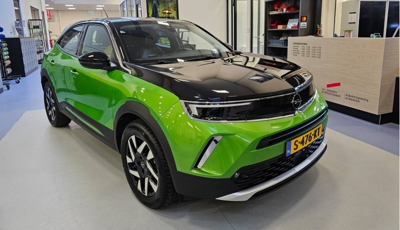 HAN Automotive heeft een Opel Mokka-e ontvangen vanuit partner NRF met als doel om met deze moderne elektrische auto onderzoek te doen binnen het hbo onderwijs.