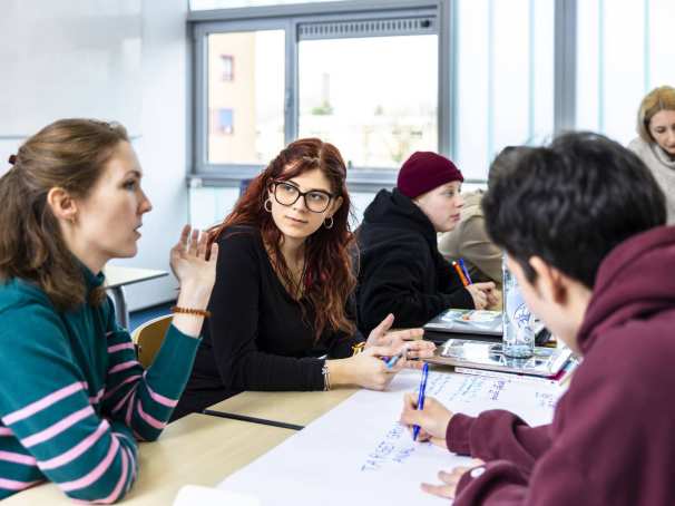 International Social Work, Docent student samenwerken college creatief