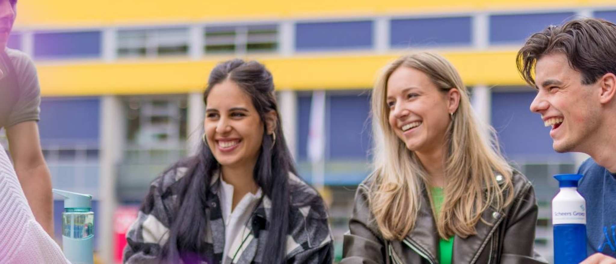 AFEM studenten buiten plein Arnhem