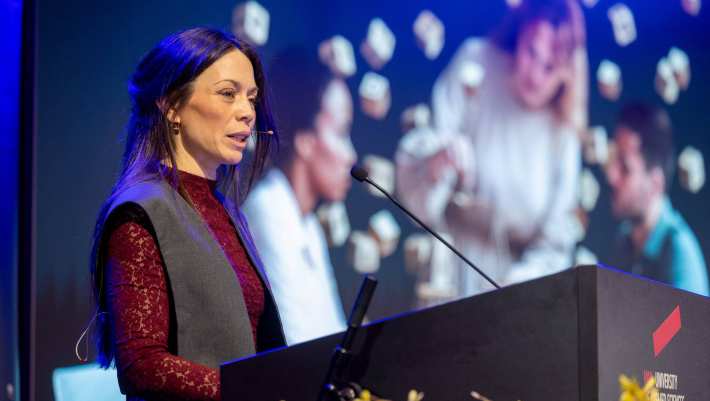 Amber tijdens de officiële installatie als lector Begrijpelijk en Toegankelijk Recht