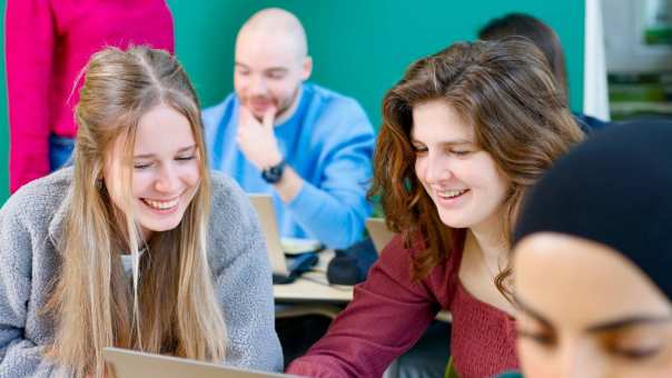 Studenten in een lokaal