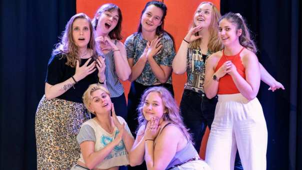 Studenten Dramatherapie tijdens dramales