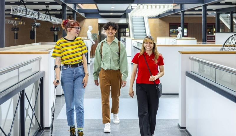 Een student van Social Work op Pedagogiek voert een gesprek voor de minor Omgaan met Onbegrepen Gedrag.