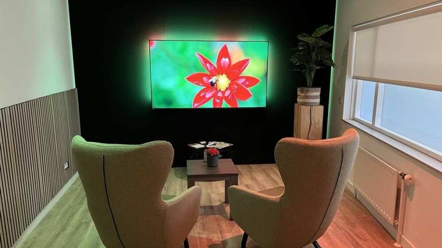 Sence Garden met bloem bij zitje