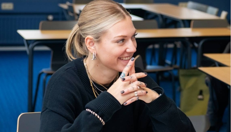 AMM LLO Isa tijdens les Social Work deeltijd