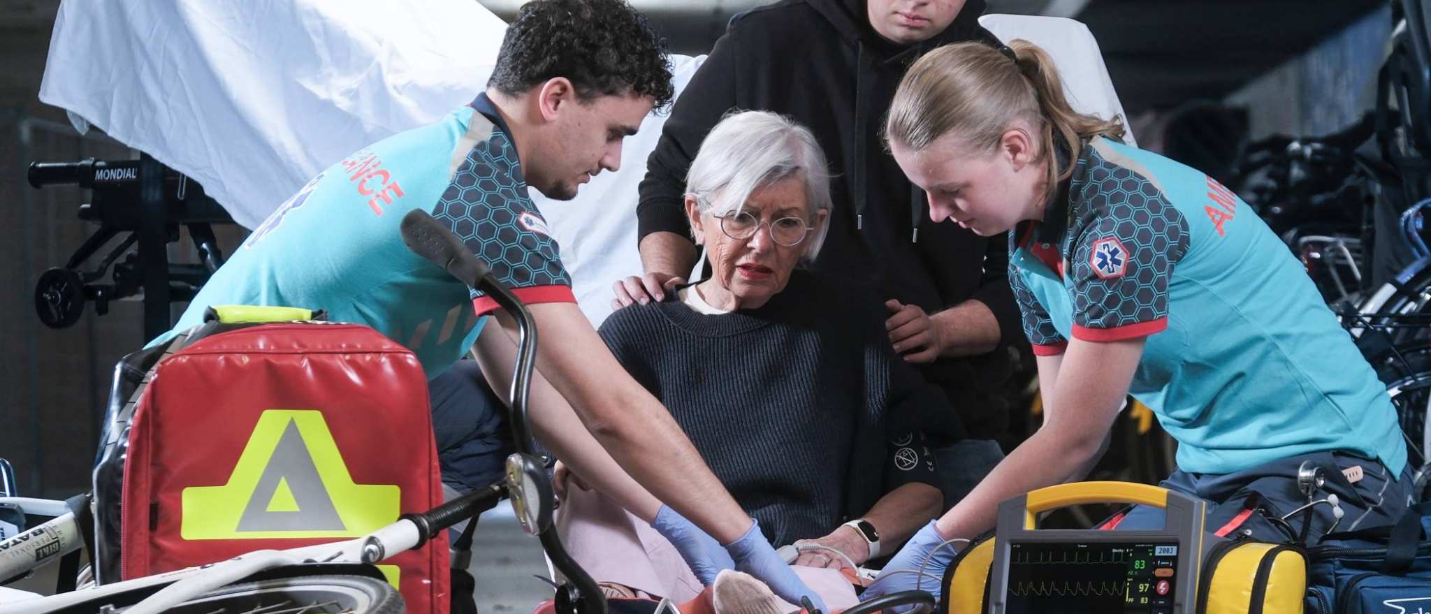 Studenten van MHV verlenen zorg aan patiënt na ongeluk