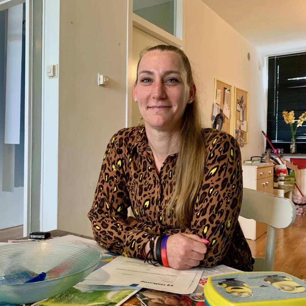 Jessica van Hinthem aan tafel