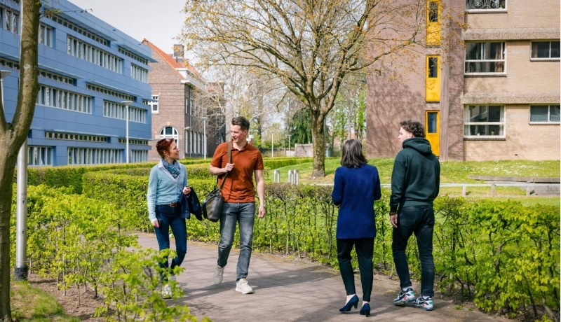 Learning & Development deeltijd, laan van scheut 10, lopen, praten, overleggen, student en docent, 2022