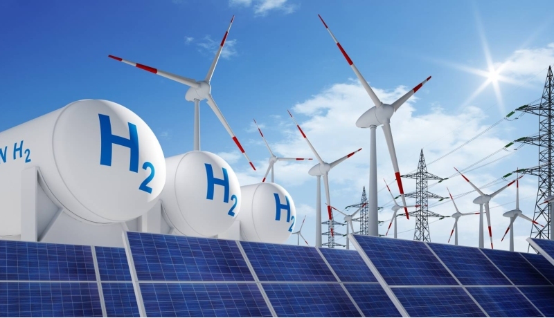 Waterstoftanks met windmolens en hoogspanningskabels