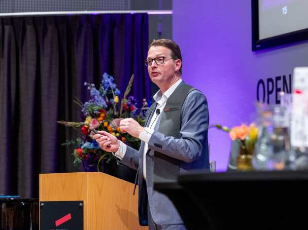 Lector Erwin Folmer van het Lectoraat Applied Data Science en AI (ADSAI) tijdens zijn installatie op 21 november 2024