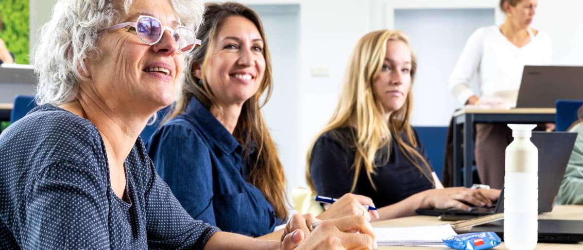 Studenten van de master pedagogiek volgen een les op de groenewoudseweg