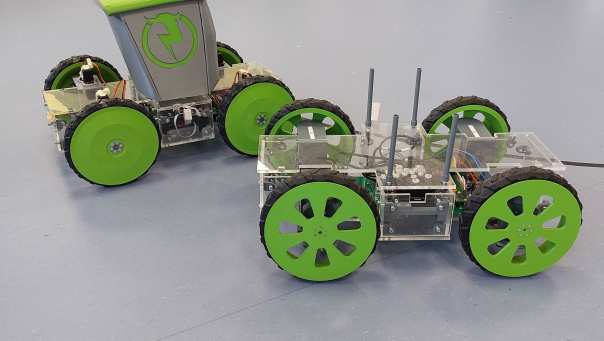 Twee demo-auto's waarmee autonoom vervoer wordt getest op de HAN