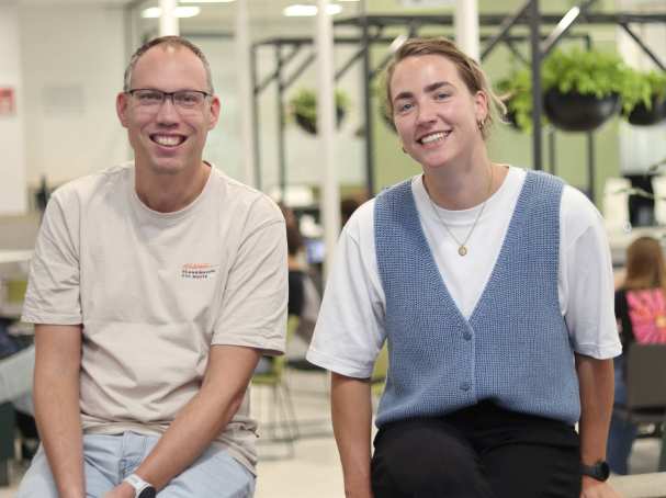 Portretfoto van onderwijsontwikkelaars en docenten Loek van Seyen en Diede Hoenderboom
