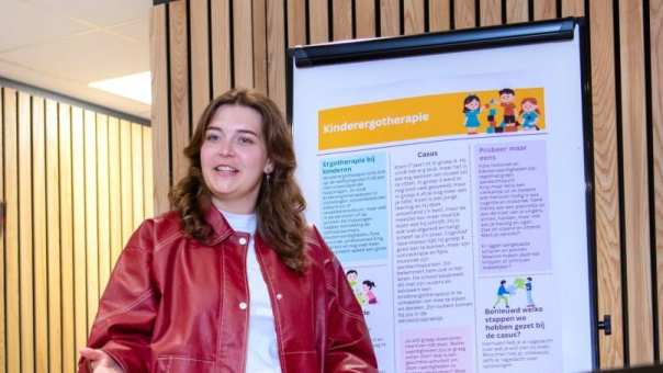 Student Ergotherapie presenteert casus over kinderergotherapie