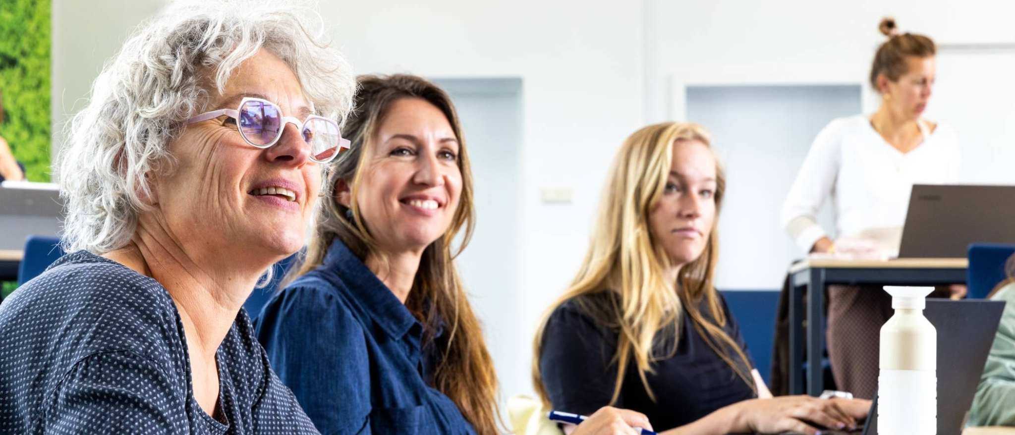 Studenten van de master pedagogiek volgen een les op de groenewoudseweg