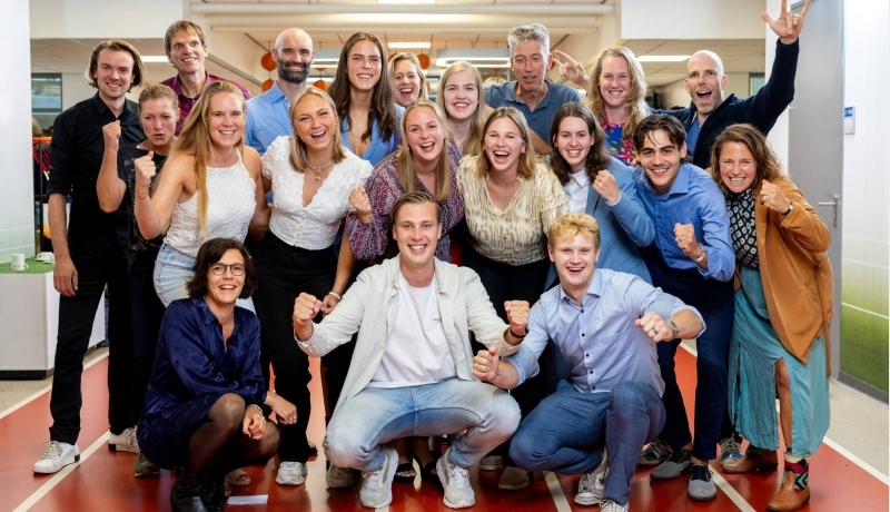 Pabo-ALO studenten en docenten vieren feest tijdens de diploma uitreiking
