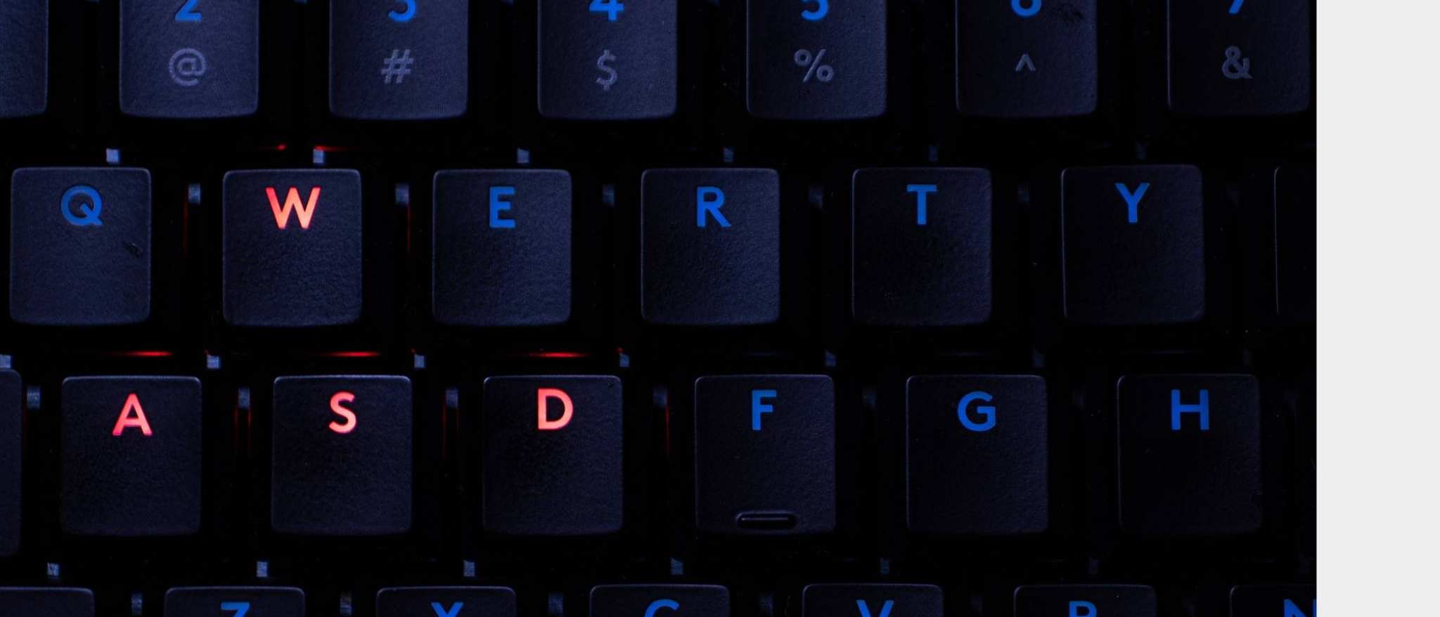 Toetsenbord met opgelichte letters WASD