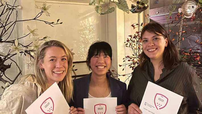 HAN en Graafschap College reiken samen edubadge 'Leren van verhalen' uit. 