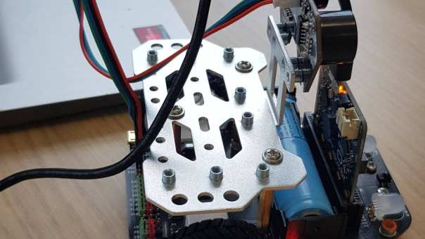 Zelfrijdende robot programmeren met microbit tijdens Q-highschool op de HAN