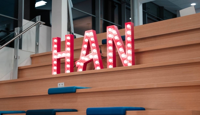 HAN logo op trap