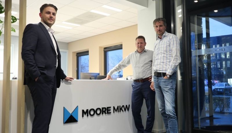 Brian en Alexander van Moore MKW en Fred van de HAN op locatie mij Moore MKW in Doetinchem.