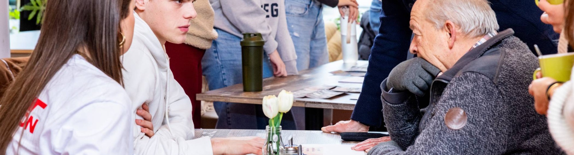 Labs en Werkplaats wijk Lindenholt-studenten-professionals en burgers aan het werk