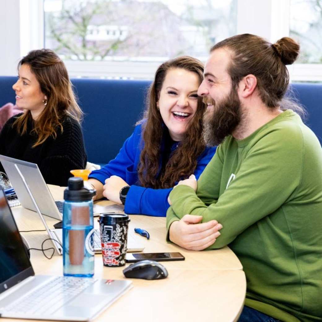 AMM LLO Dennis en Anne lachen tijdens les