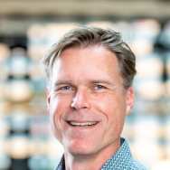 Portretfoto Hans Kerstens voor website Centre of Expertise Sneller Herstel