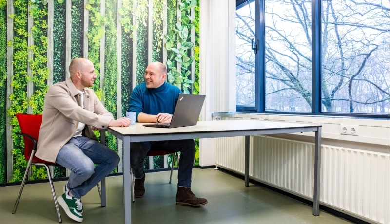Twee arbeidsdeskundigen in gesprek