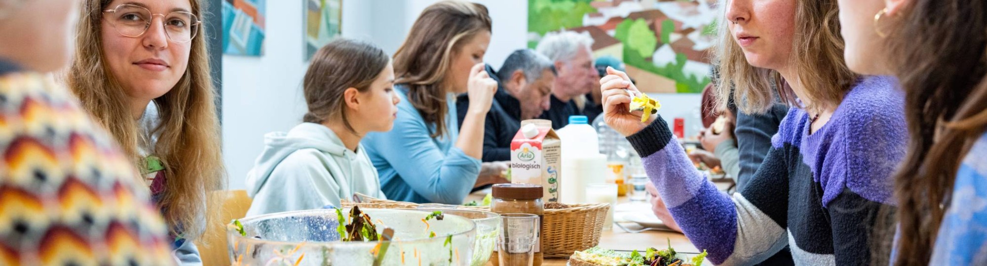 Studenten IPL organiseren een lunch met samenwerkingspartners. Daarna verzorgen ze tussenpresentaties aan hun opdrachtgevers uit de wijk Spijkerkwartier in Arnhem.