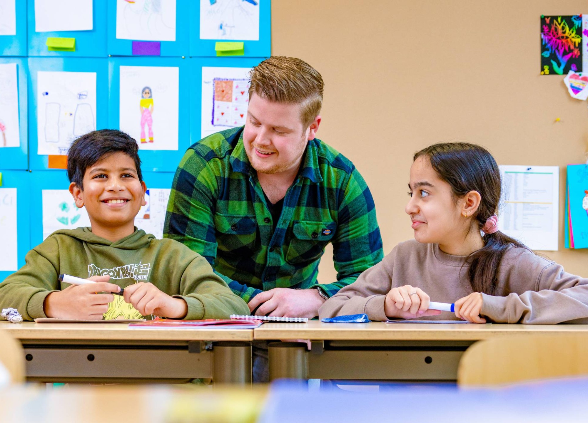 Docent met leerlingen