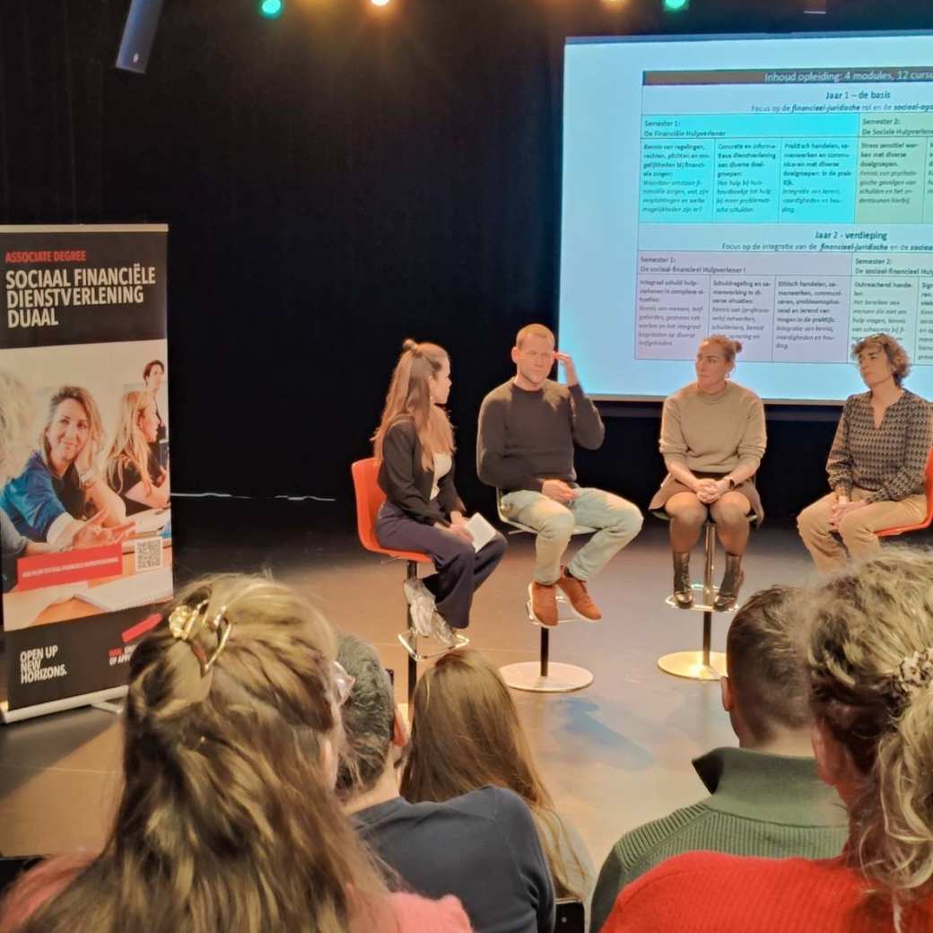 Sfeerbeeld van dialoogsessie van Ad Sociaal Financiële Dienstverlening