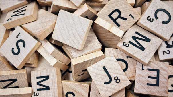 studiecluster, cluster lerarenopleidingen, taal en communicatie, scrabble blokjes met letters, 2021