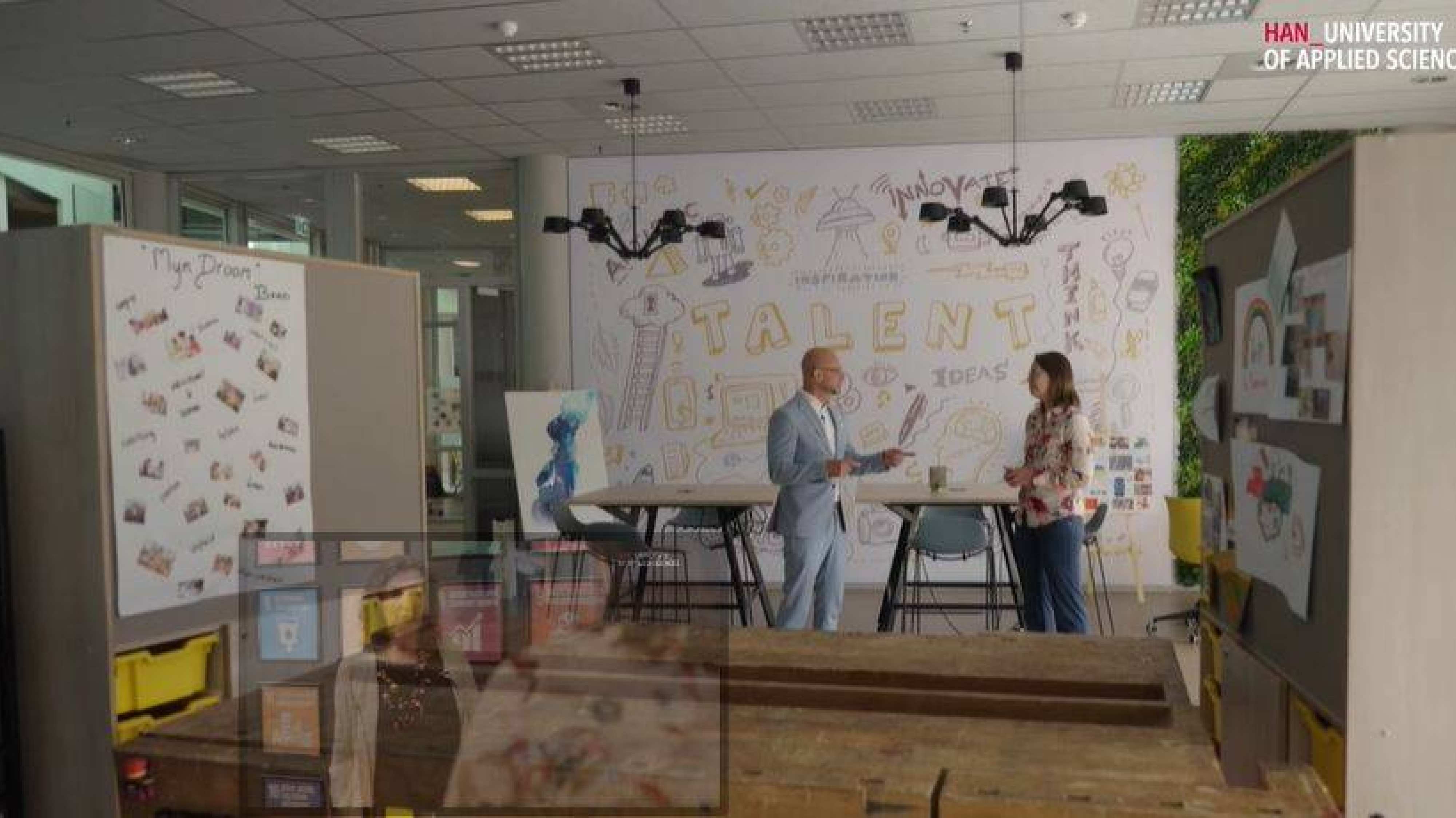 Een screenshot uit de video van Wietske Kuijer-Siebelink, lector van het lectoraat Responsief Beroepsonderwijs en Peter van Mulkom van het ROC Nijmegen