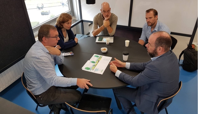 Rob Verhofstad in gesprek met de academie engineering en automotive