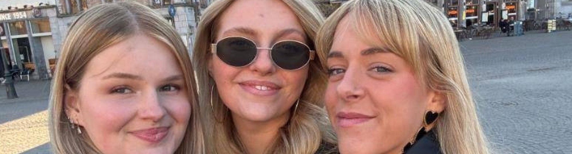 Studenten Voeding en Diëtetiek op uitwisseling in Brugge: Eva Willemsen-Merel de Gram en Pascalle Rietbergen (van links naar rechts)