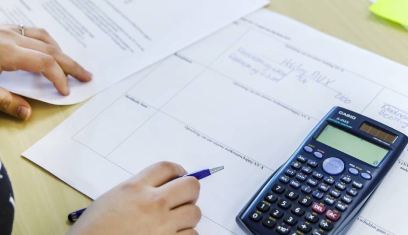 Student maakt toets