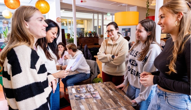 Labs en Werkplaats wijk Lindenholt-studenten-professionals en burgers aan het werk