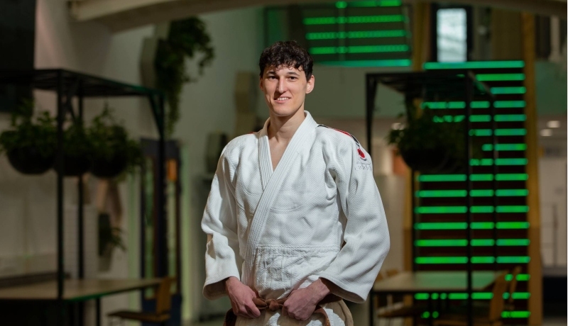 Naast zijn studie Bio-informatica is Ryan Engels ook topsporter. Zijn sport is jiu jitsu.