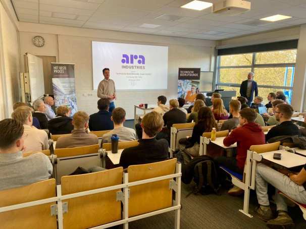 Gastspreker Frank te Hennepe van ARA Industries. Zijn ervaring en inzichten over èn de beschrijving van kansen in de maakindustrie gaven studenten Technische Bedrijfskunde (TBK) een verfrissende kijk op de praktijk en de rol van een technisch bedrijfskundige.