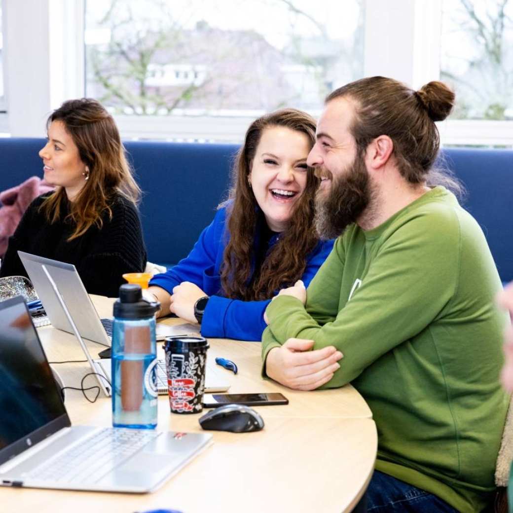 AMM LLO Dennis en Anne lachen tijdens les