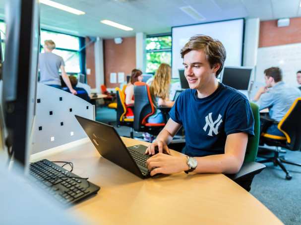 student aan het werk